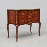 1352 4540 CHEST OF DRAWERS